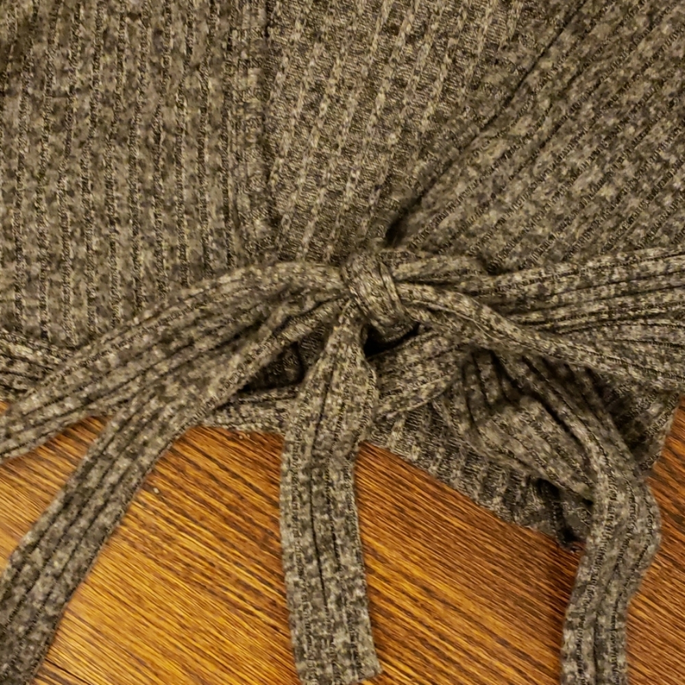 Gray sweater - Picture 2 of 2